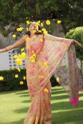 Wie zieht man einen Sari