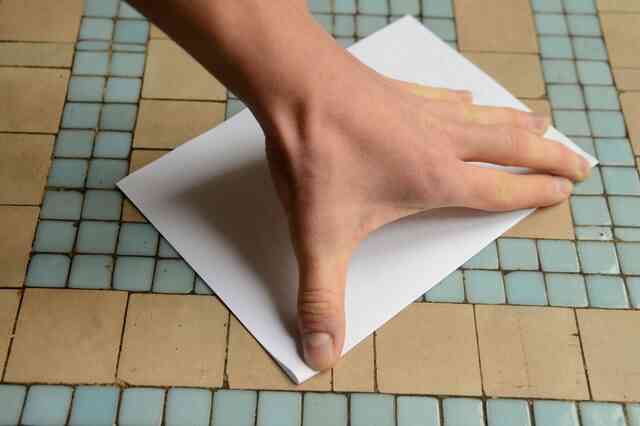 Wie zu Falten eine Papier-Broschüre