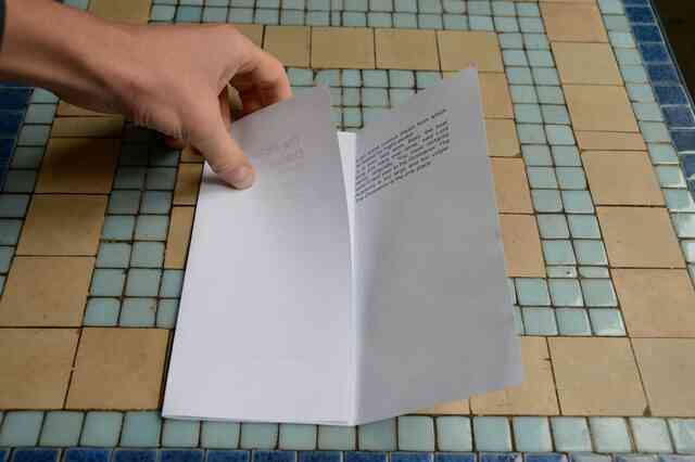 Wie zu Falten eine Papier-Broschüre