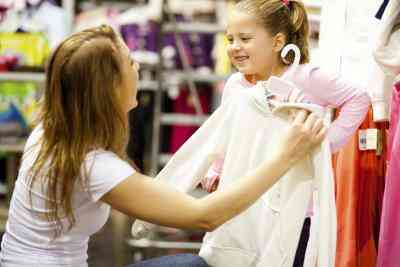  Ideen für die Dekoration ein Kinderbekleidungsgeschäft