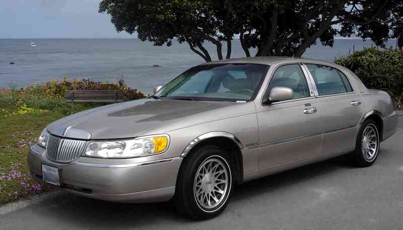 Wie zu Entfernen Lincoln Town Car Gas Tank