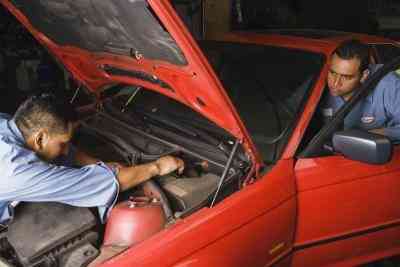 Zurücksetzen der Service-Engine Licht auf einem 2000 Pontiac Grand Prix -