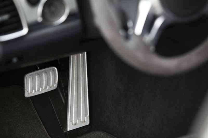 Zurücksetzen der Bremsflüssigkeitsstand Niedrig-Licht in einem Chevy Venture