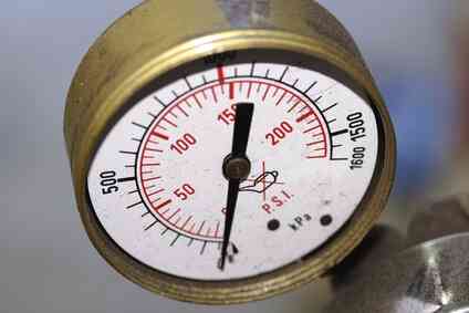 Wie zu Druckprüfung einer Gas-Tank
