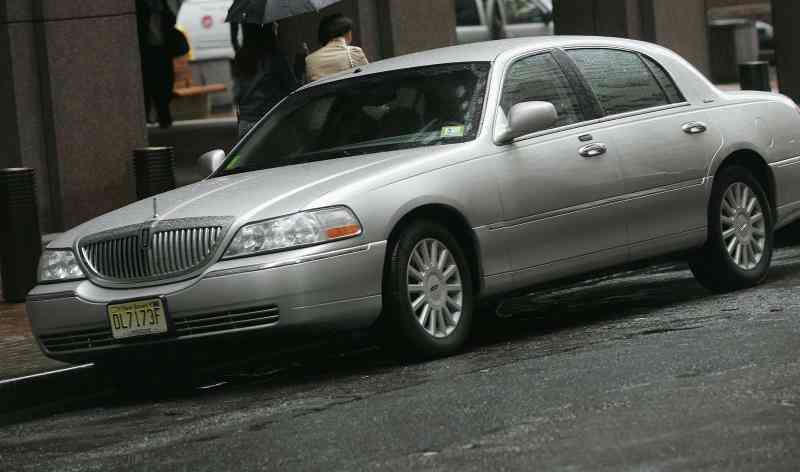  Wie man Motorcodes auf einem Lincoln Town Car