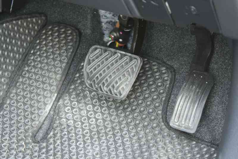  Warum Funktioniert ein Gas-Pedal auf einem Auto Stecken bleibt?
