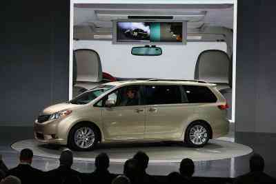 Wie zu Entfernen einen Scheinwerfer auf einem 2004 Toyota Sienna