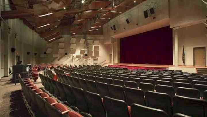 Regeln für die Platzierung von Akustikpaneelen in einem Theatersaal