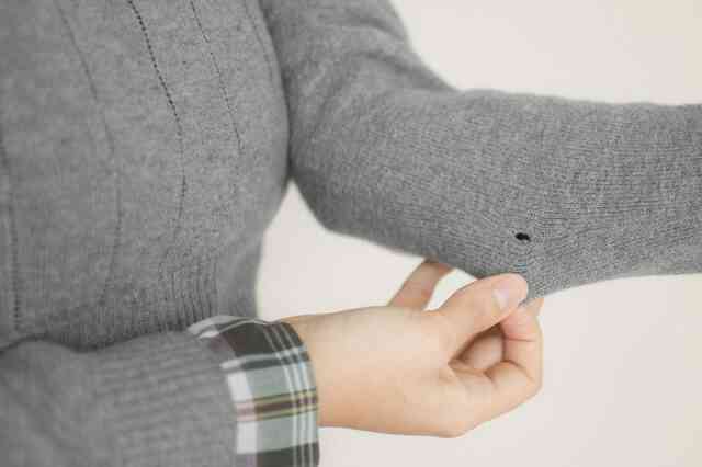 Gewusst wie: reparieren Sie Löcher in Cashmere Pullover