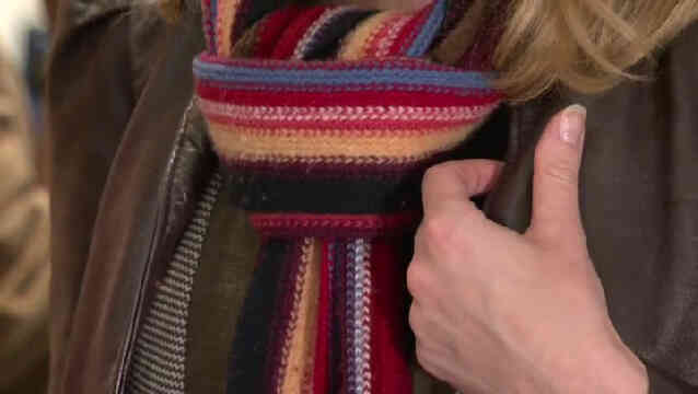 Wie man einen Schal Winter modisch binden