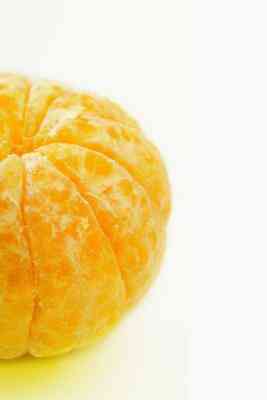 Anzeige Orangen auf einen Obstteller