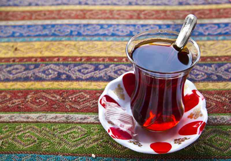 Wie man türkischen Tee