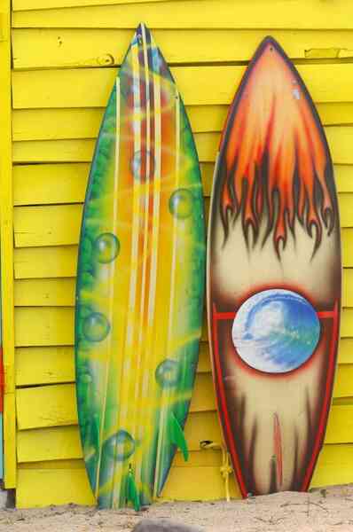 Weise zu Malen, ein Surfbrett