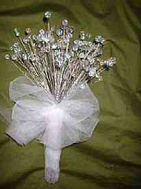Wie man Crystal Hochzeit Bouquets & Boutonnieres