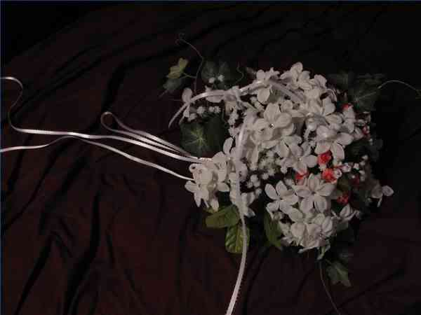 Wie man eine Hochzeit Bouquet Mit Silk Flowers