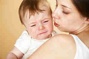Ein weinendes Baby beschäftigen