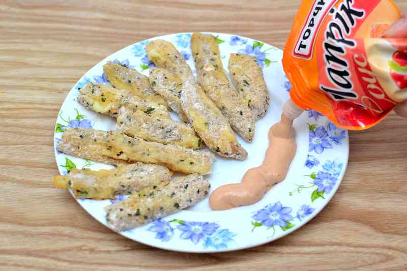 Frittierte Mozzarella-Käse-Sticks Backen